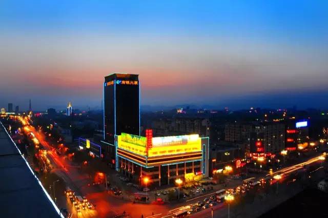 古城邢台，演员城墙之上沉思历史